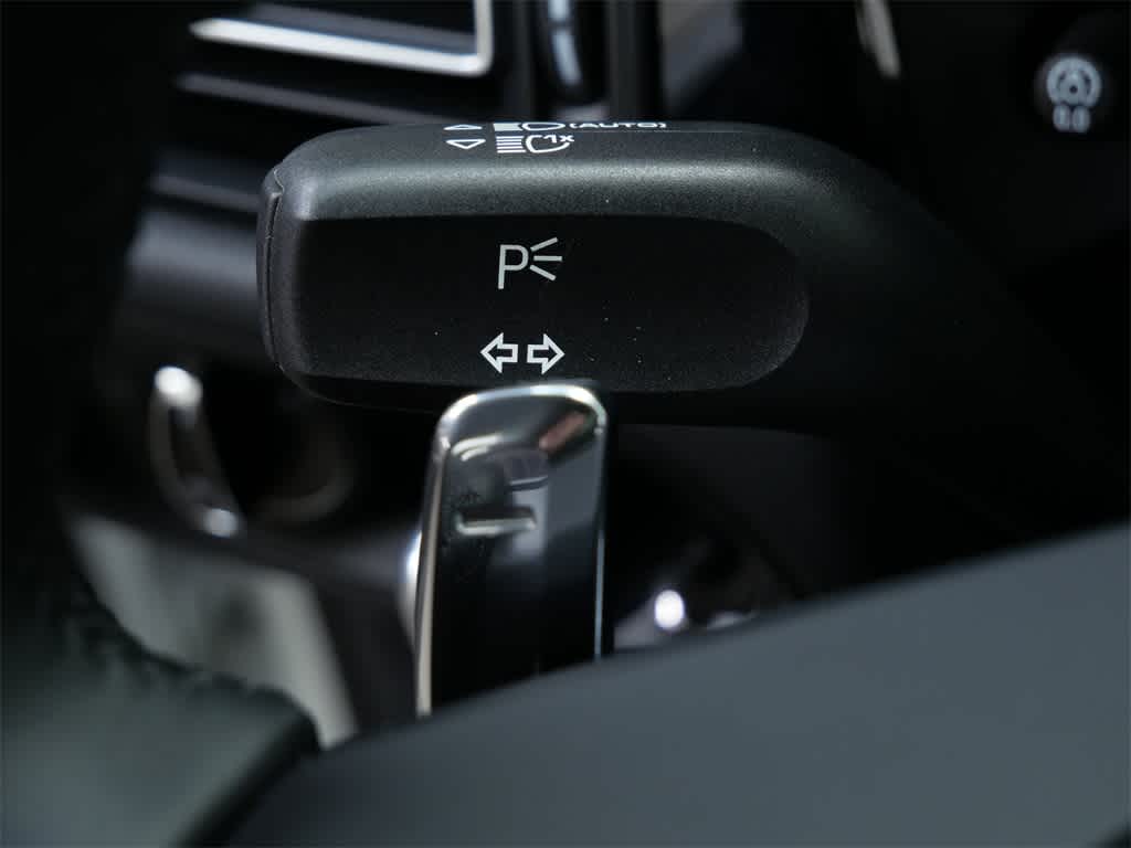 Thumbnail: 2025 Porsche Macan - 23