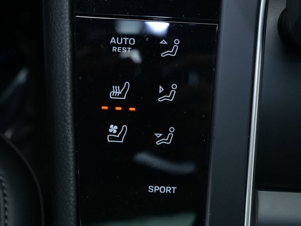 Thumbnail: 2026 Porsche Macan - 23