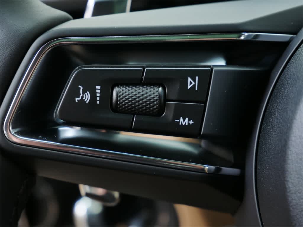 Thumbnail: 2026 Porsche Macan - 20