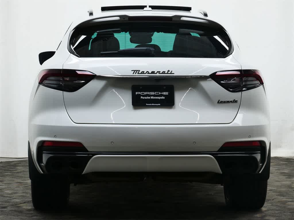 Thumbnail: 2022 Maserati Levante - 4