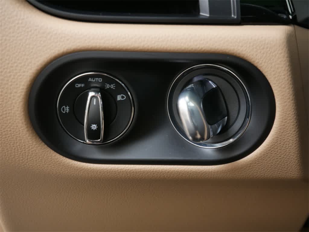 Thumbnail: 2025 Porsche Macan - 18