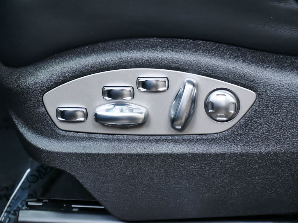 Thumbnail: 2026 Porsche Macan - 12