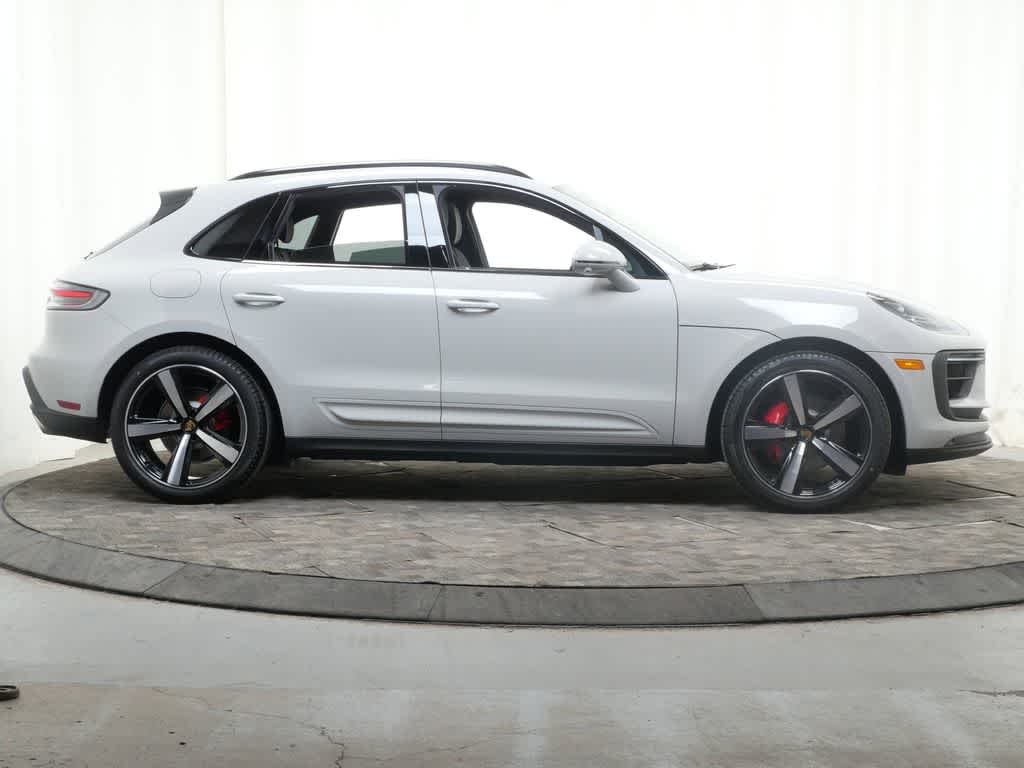 Thumbnail: 2026 Porsche Macan - 8