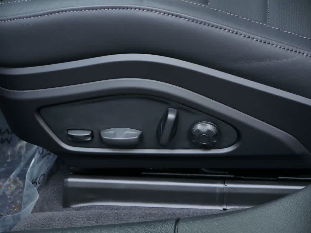 Thumbnail: 2026 Porsche Panamera - 12