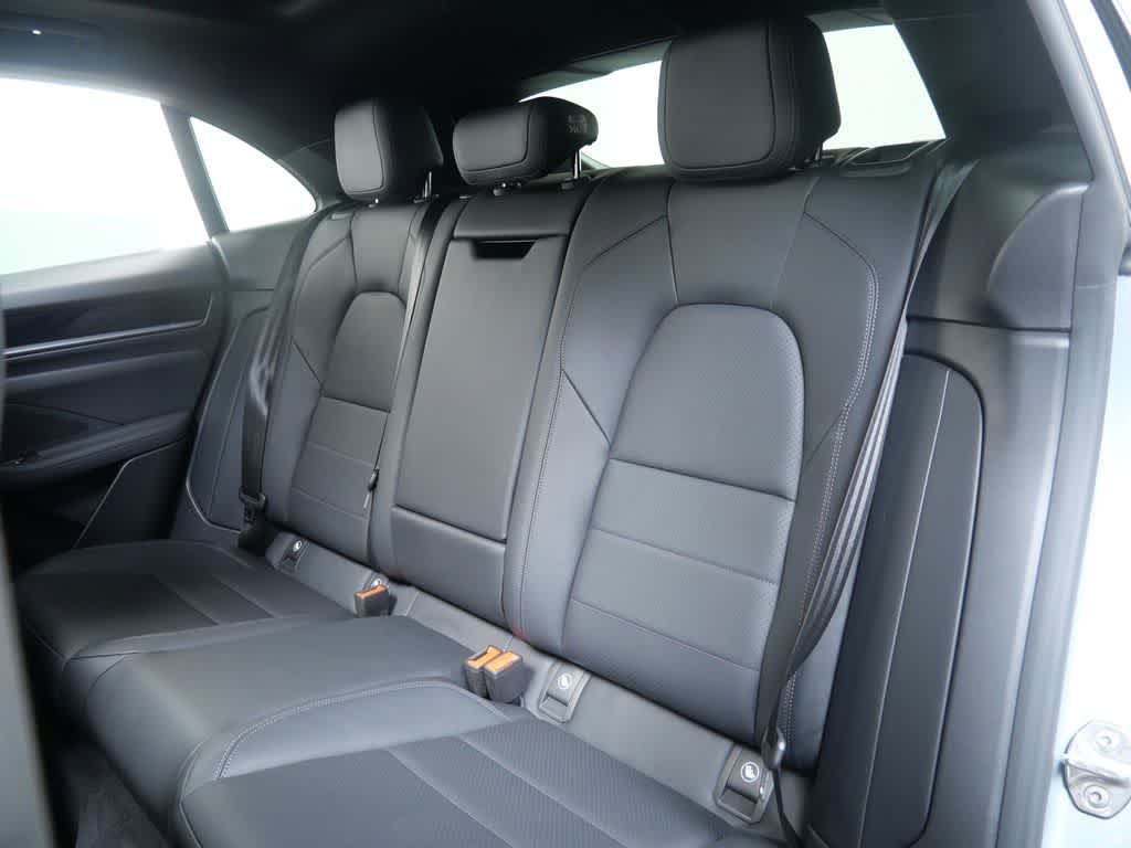 Thumbnail: 2025 Porsche Macan - 15