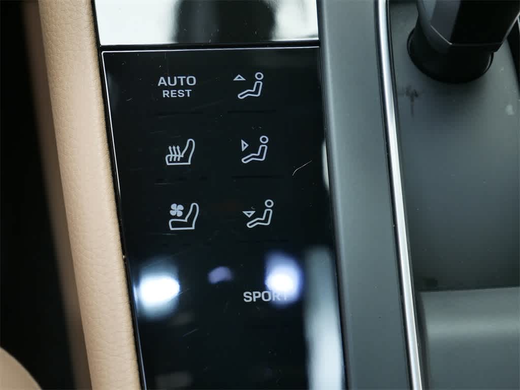 Thumbnail: 2025 Porsche Macan - 28