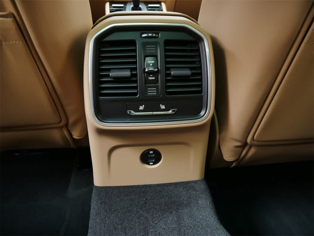 Thumbnail: 2026 Porsche Macan - 15