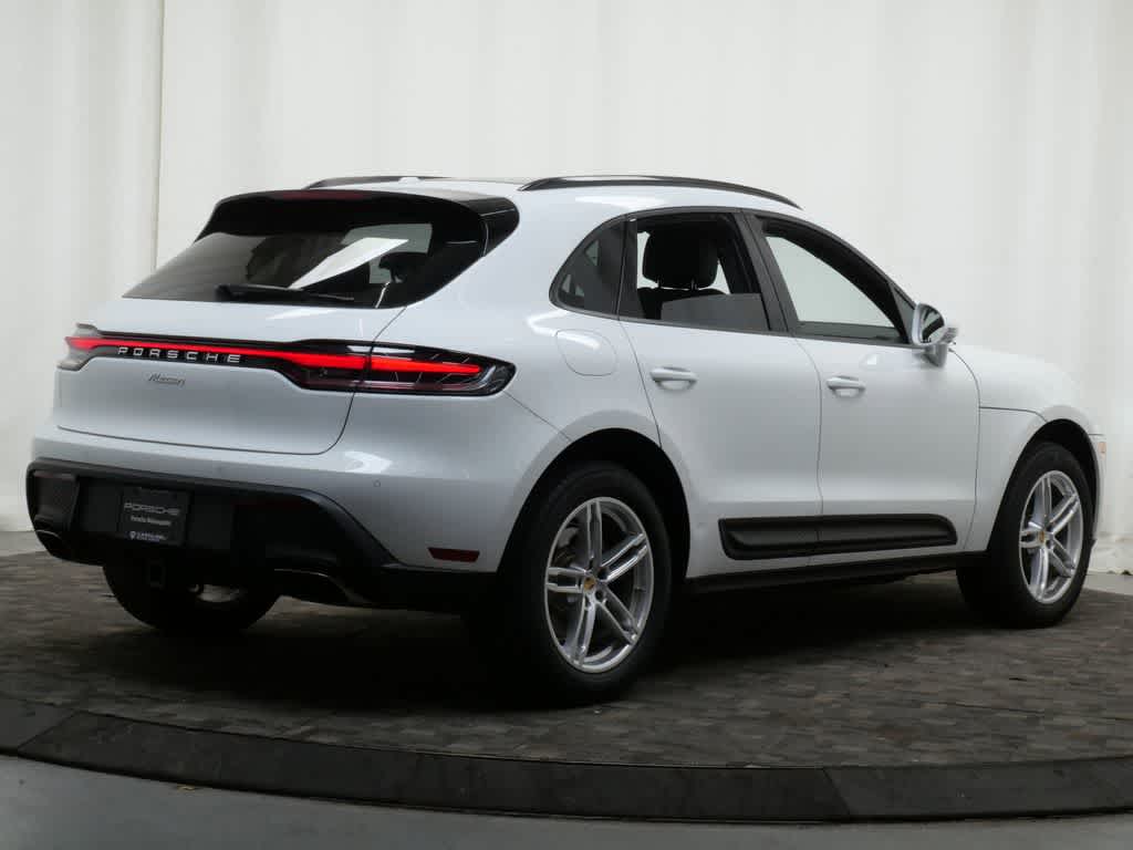Thumbnail: 2025 Porsche Macan - 7
