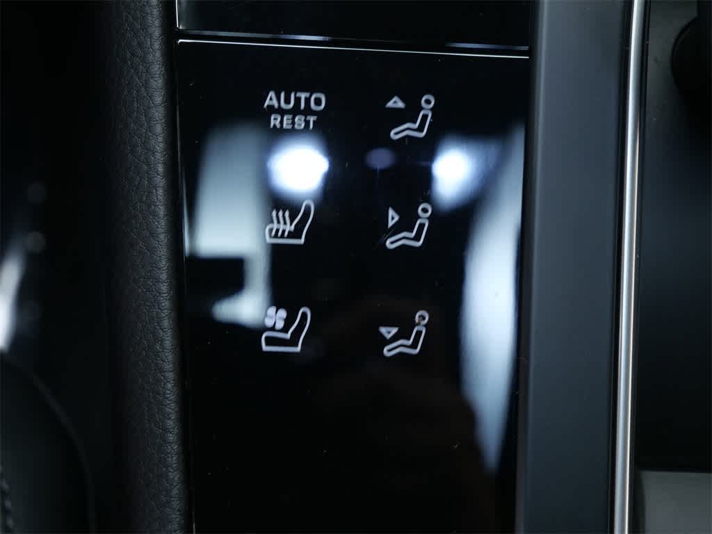 Thumbnail: 2025 Porsche Macan - 26