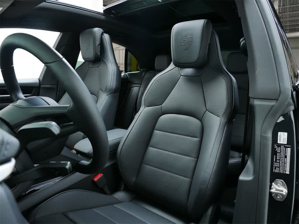 Thumbnail: 2025 Porsche Macan - 5