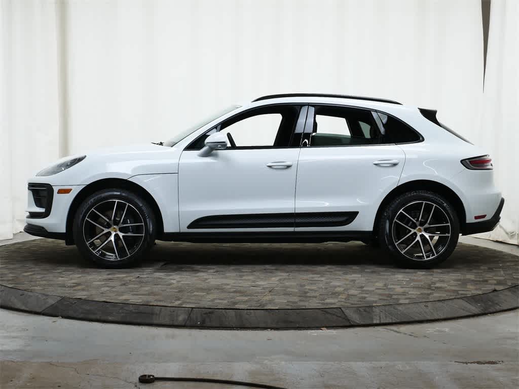 Thumbnail: 2026 Porsche Macan - 2