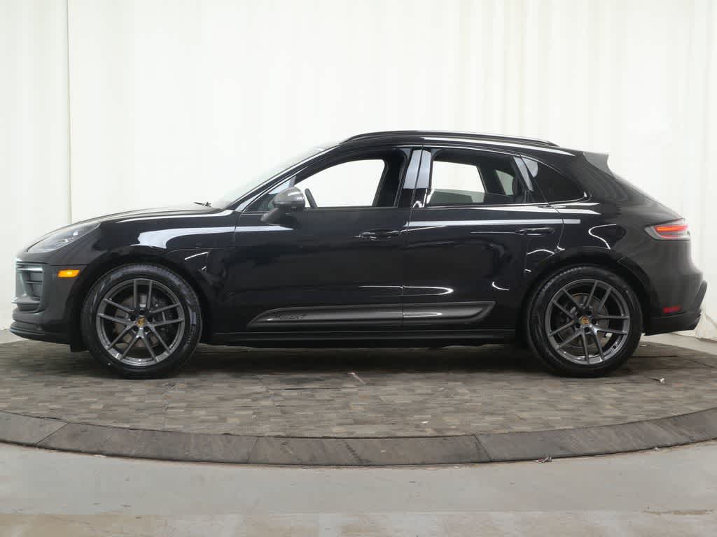 Thumbnail: 2026 Porsche Macan - 2