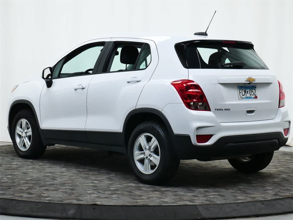 Thumbnail: 2017 Chevrolet Trax - 3