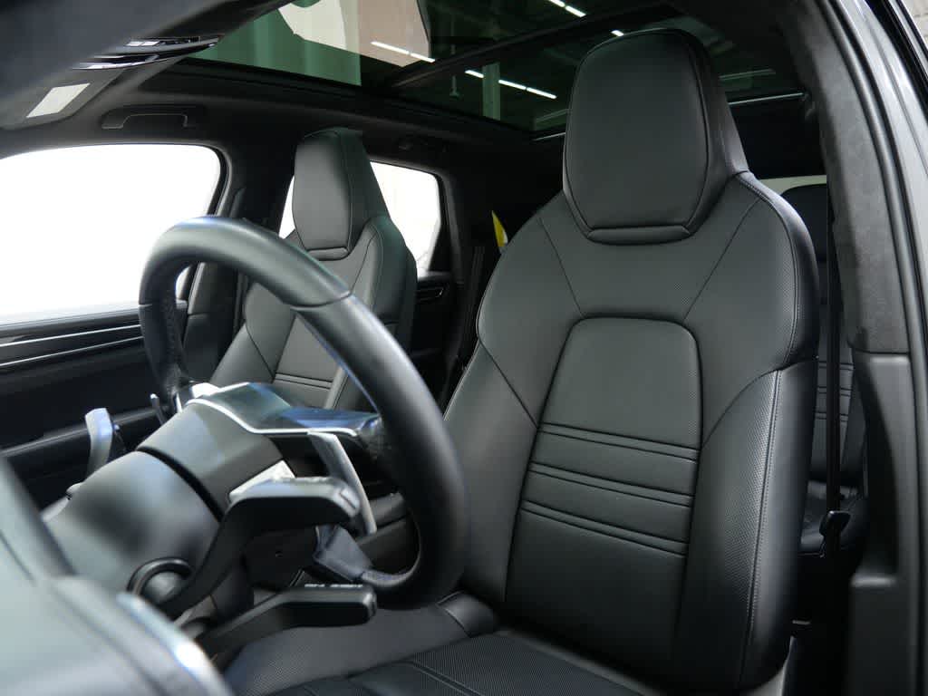 Thumbnail: 2023 Porsche Cayenne - 5