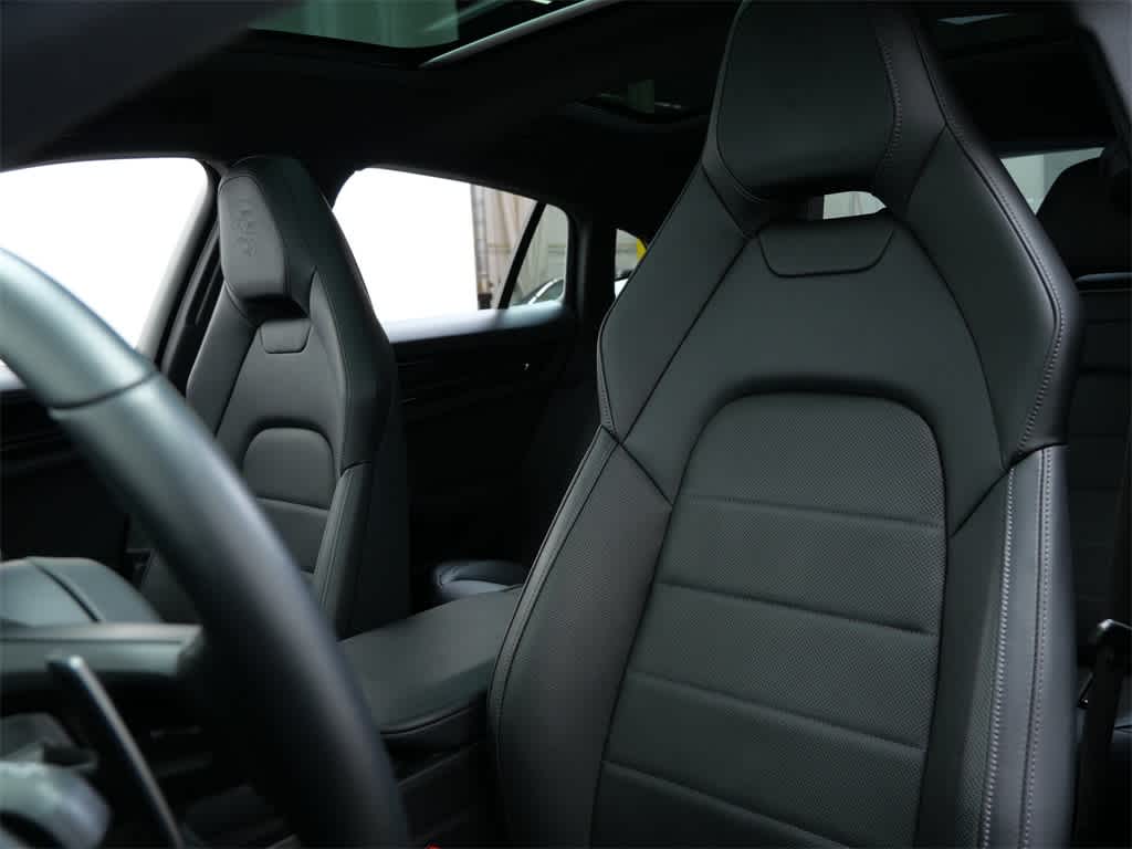 Thumbnail: 2024 Porsche Panamera - 5