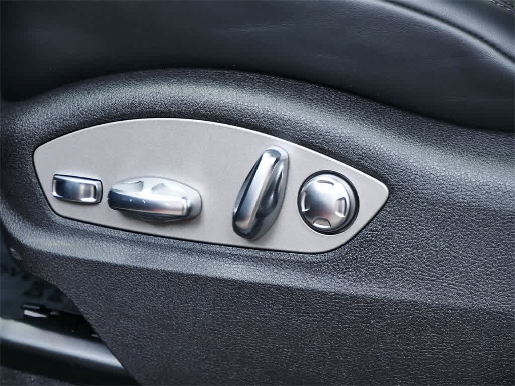 Thumbnail: 2026 Porsche Macan - 12