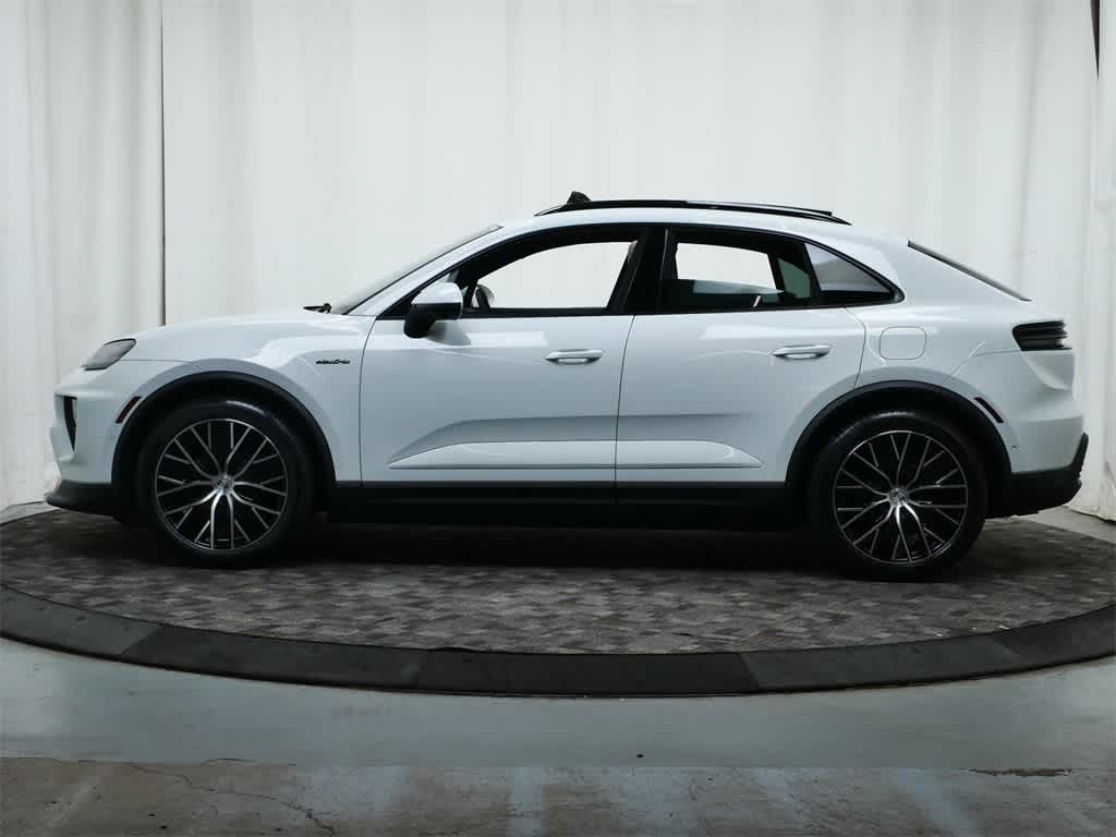 Thumbnail: 2025 Porsche Macan - 2
