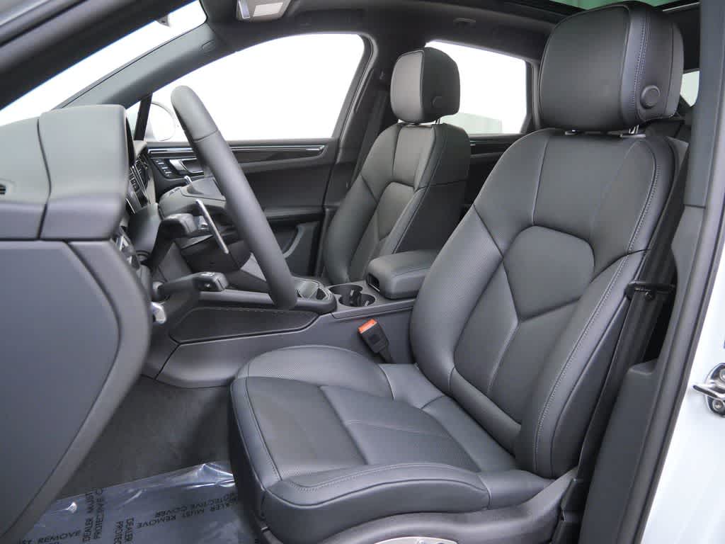 Thumbnail: 2026 Porsche Macan - 5