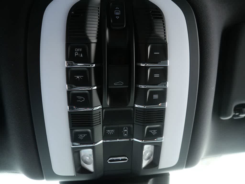 Thumbnail: 2026 Porsche Macan - 24