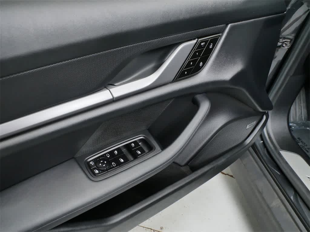 Thumbnail: 2021 Porsche Taycan - 16