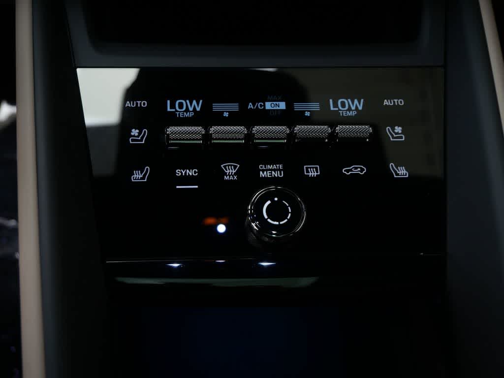 Thumbnail: 2026 Porsche Macan - 24