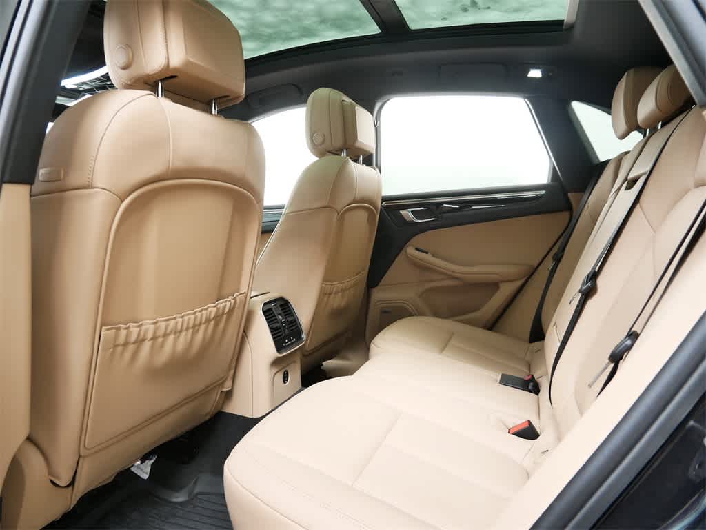 Thumbnail: 2025 Porsche Macan - 13