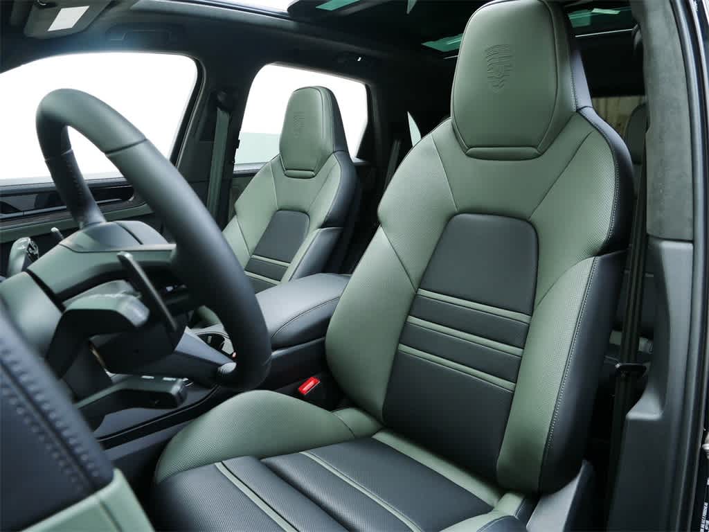 Thumbnail: 2025 Porsche Cayenne - 5