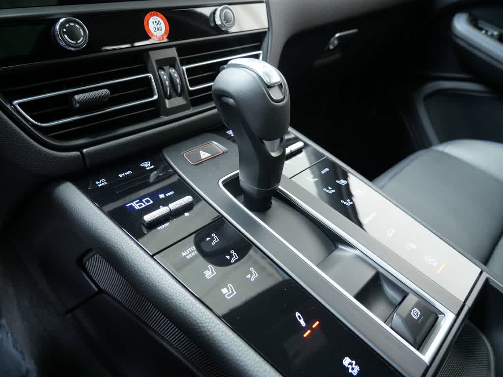 Thumbnail: 2023 Porsche Macan - 30