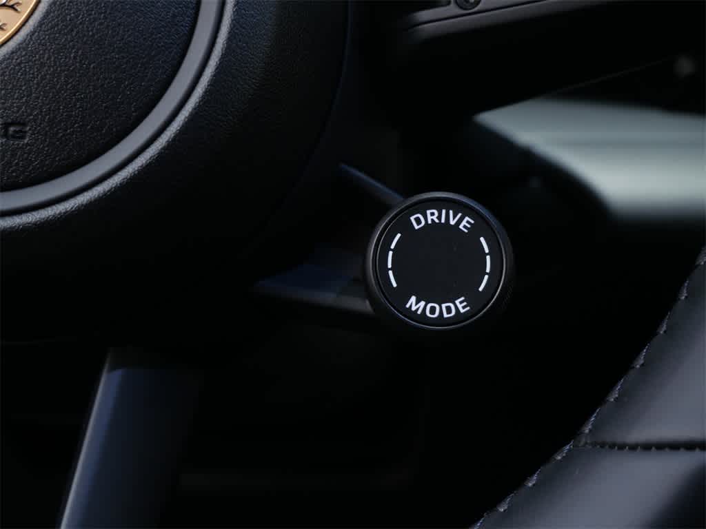 Thumbnail: 2026 Porsche Macan - 21