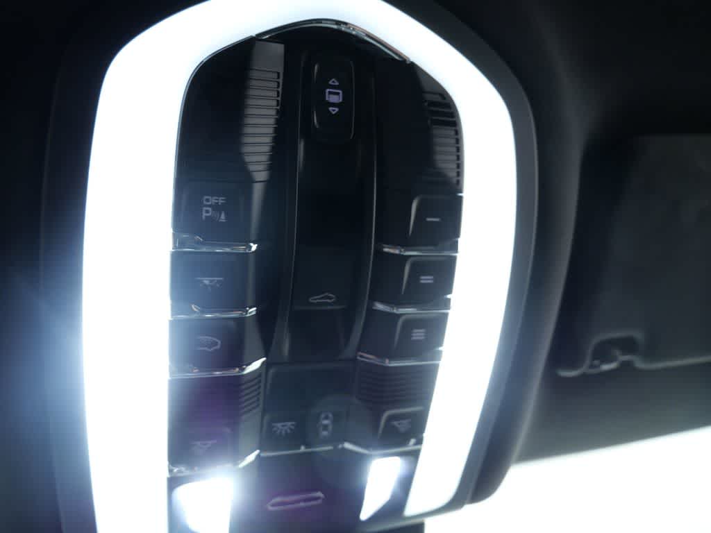 Thumbnail: 2025 Porsche Macan - 27