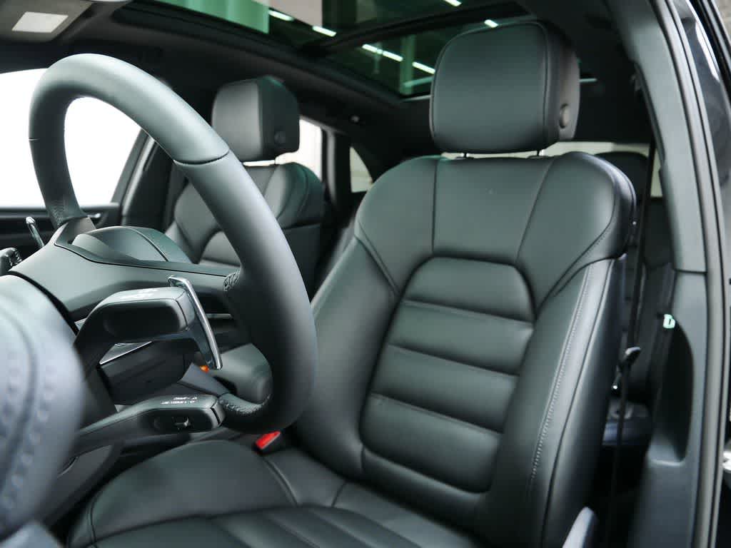 Thumbnail: 2026 Porsche Macan - 5