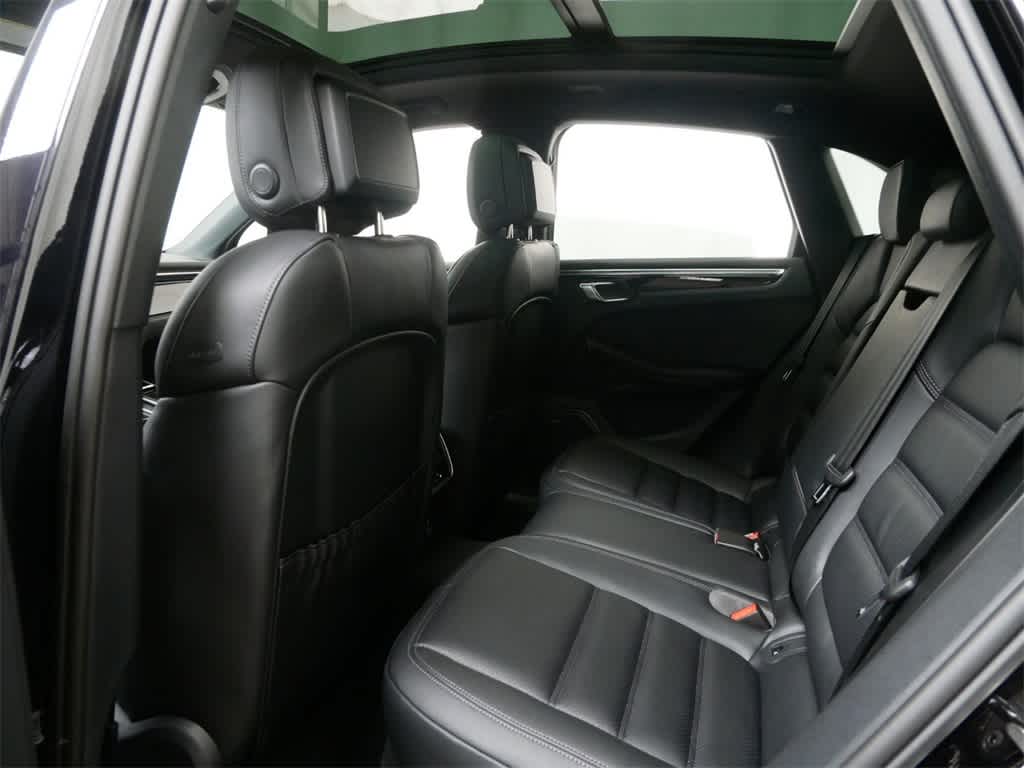 Thumbnail: 2025 Porsche Macan - 13