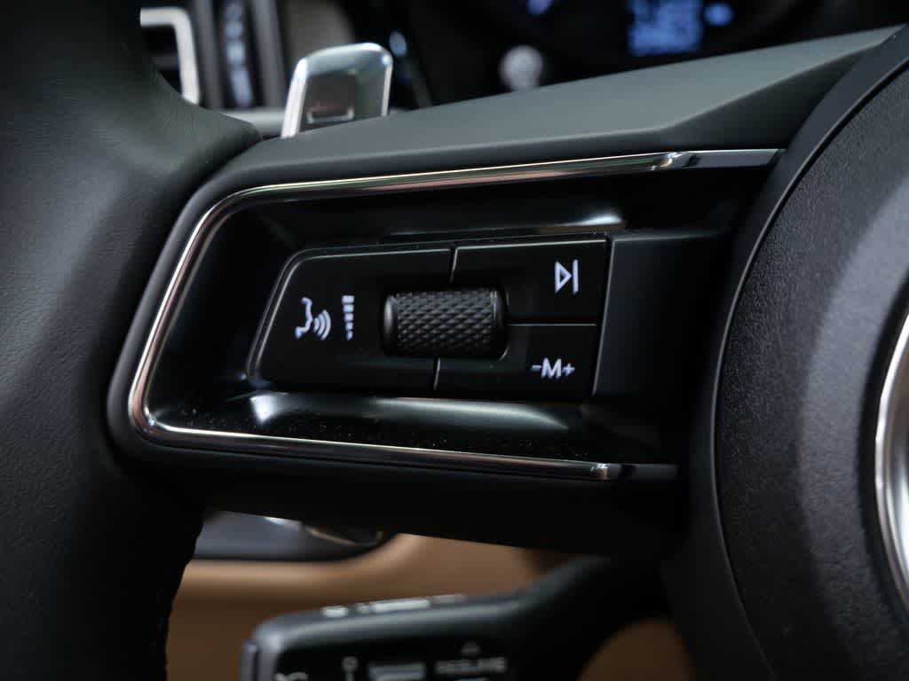 Thumbnail: 2025 Porsche Macan - 21