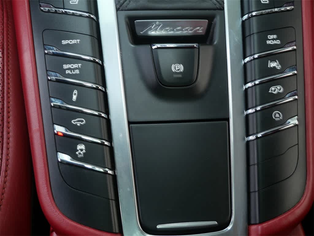 Thumbnail: 2015 Porsche Macan - 22