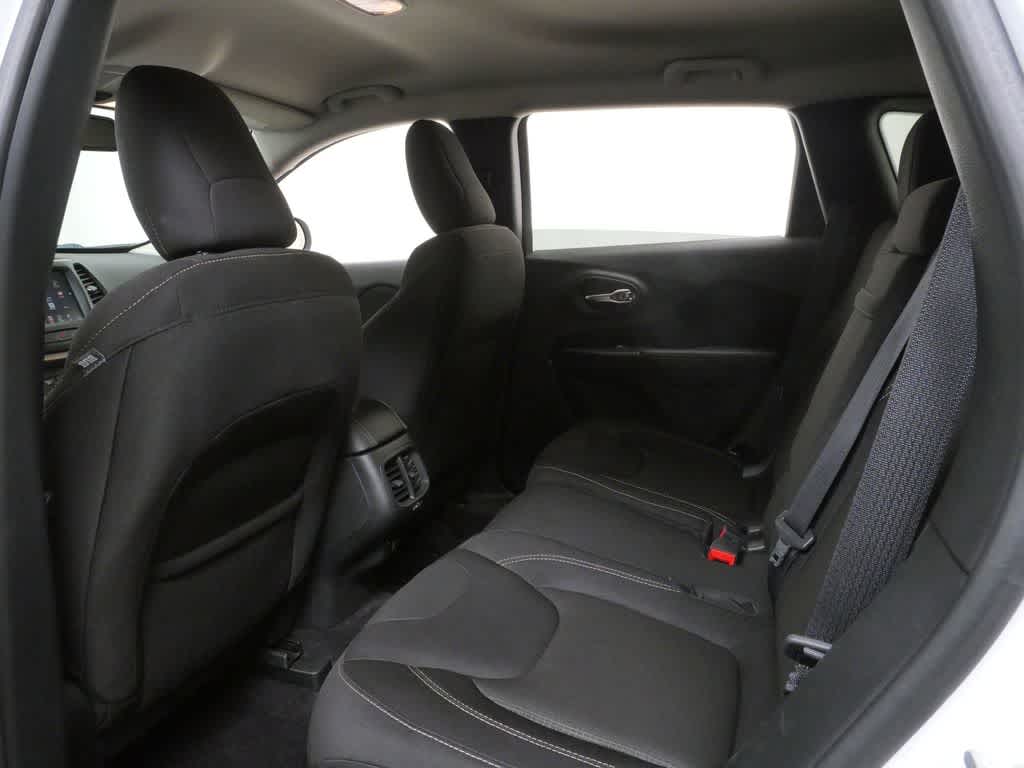 Thumbnail: 2017 Jeep Cherokee - 14