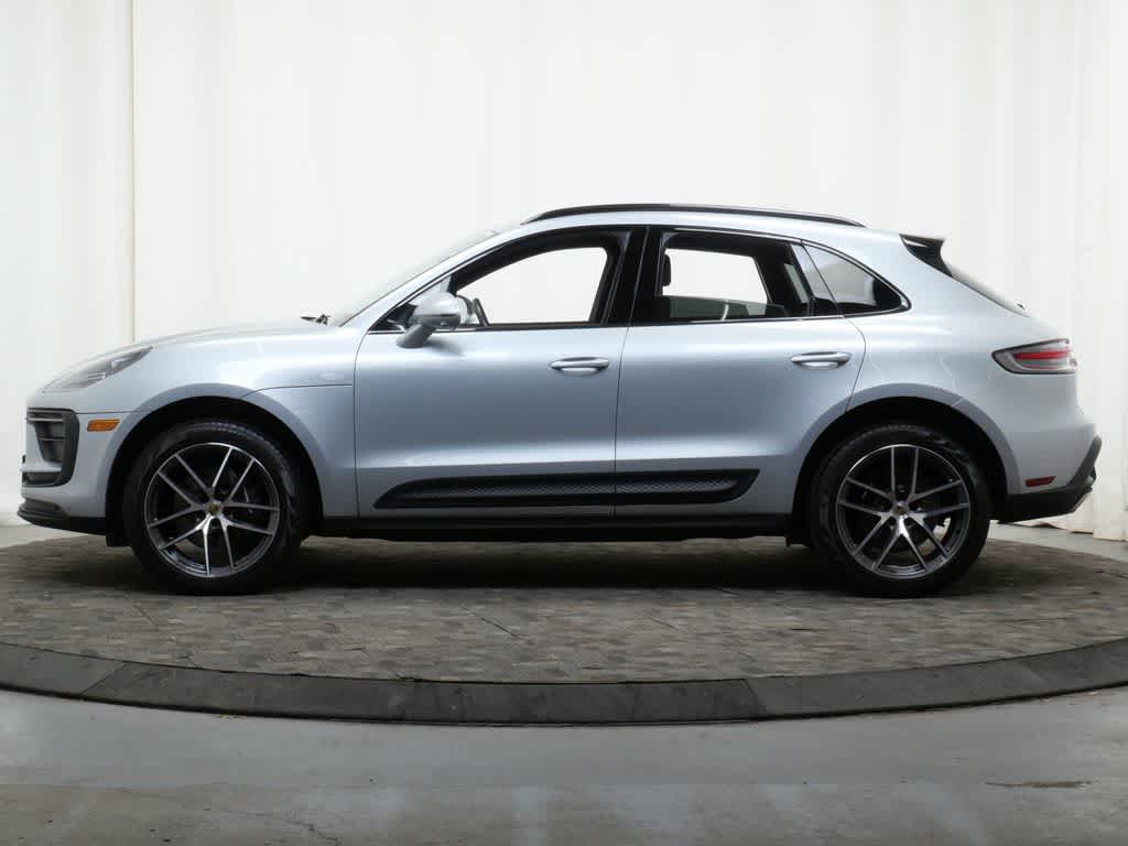 Thumbnail: 2022 Porsche Macan - 2