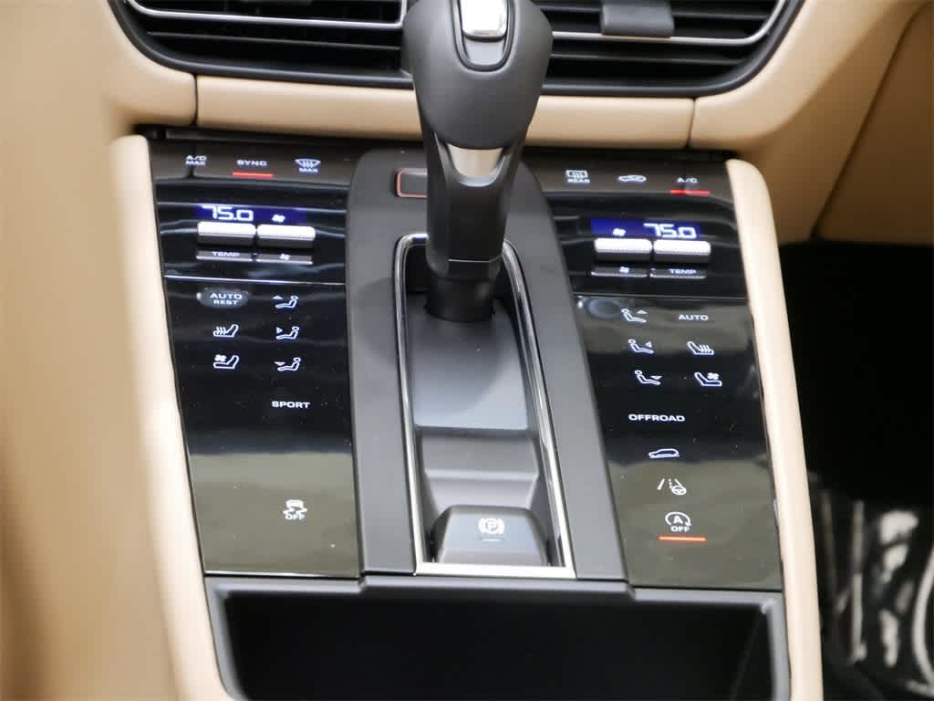 Thumbnail: 2025 Porsche Macan - 20