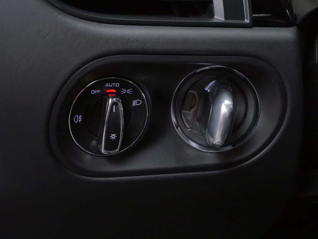 Thumbnail: 2023 Porsche Macan - 17