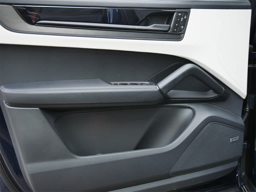 Thumbnail: 2026 Porsche Cayenne - 10