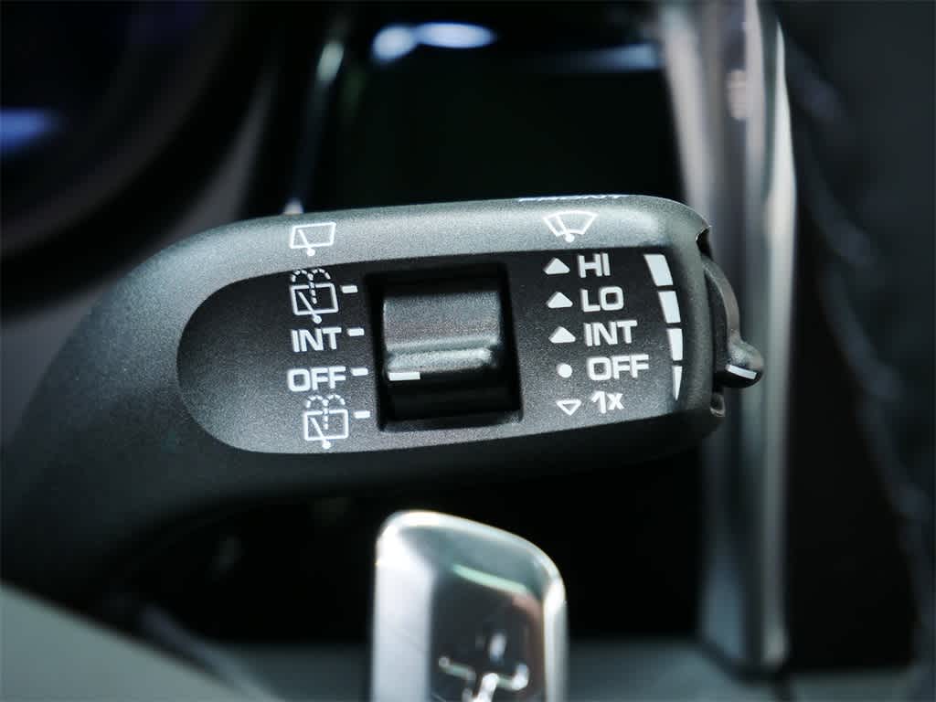 Thumbnail: 2026 Porsche Macan - 25