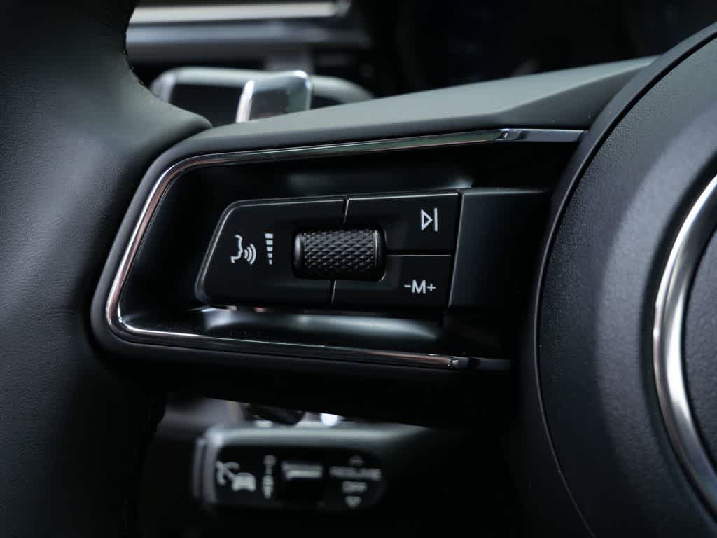 Thumbnail: 2026 Porsche Macan - 21