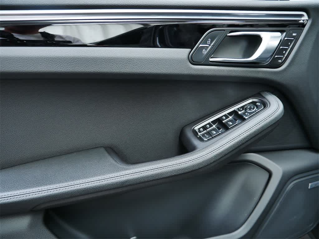 Thumbnail: 2022 Porsche Macan - 11