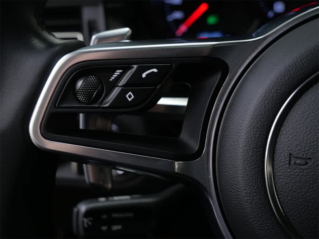 Thumbnail: 2020 Porsche Macan - 27