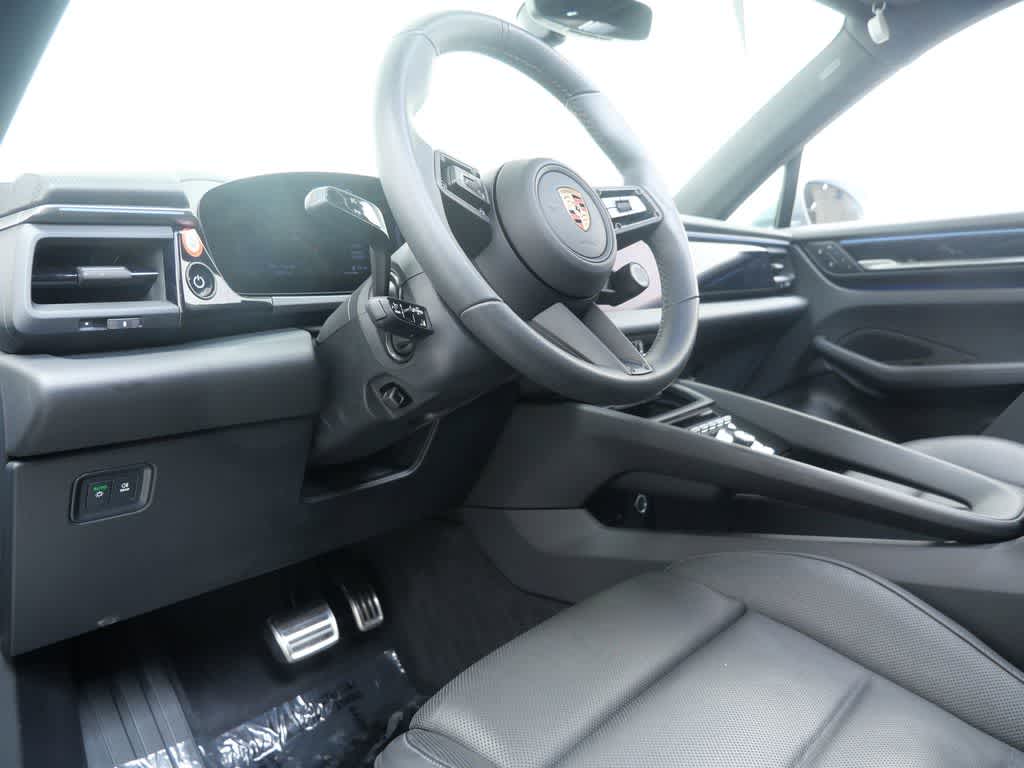 Thumbnail: 2025 Porsche Macan - 4