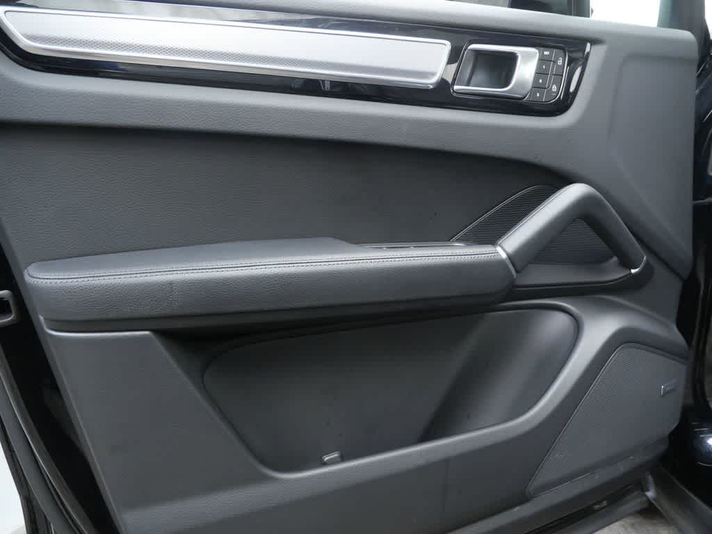 Thumbnail: 2023 Porsche Cayenne - 11