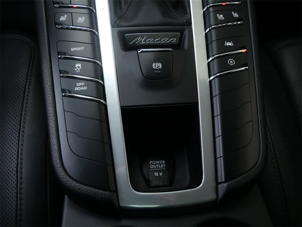 Thumbnail: 2020 Porsche Macan - 19