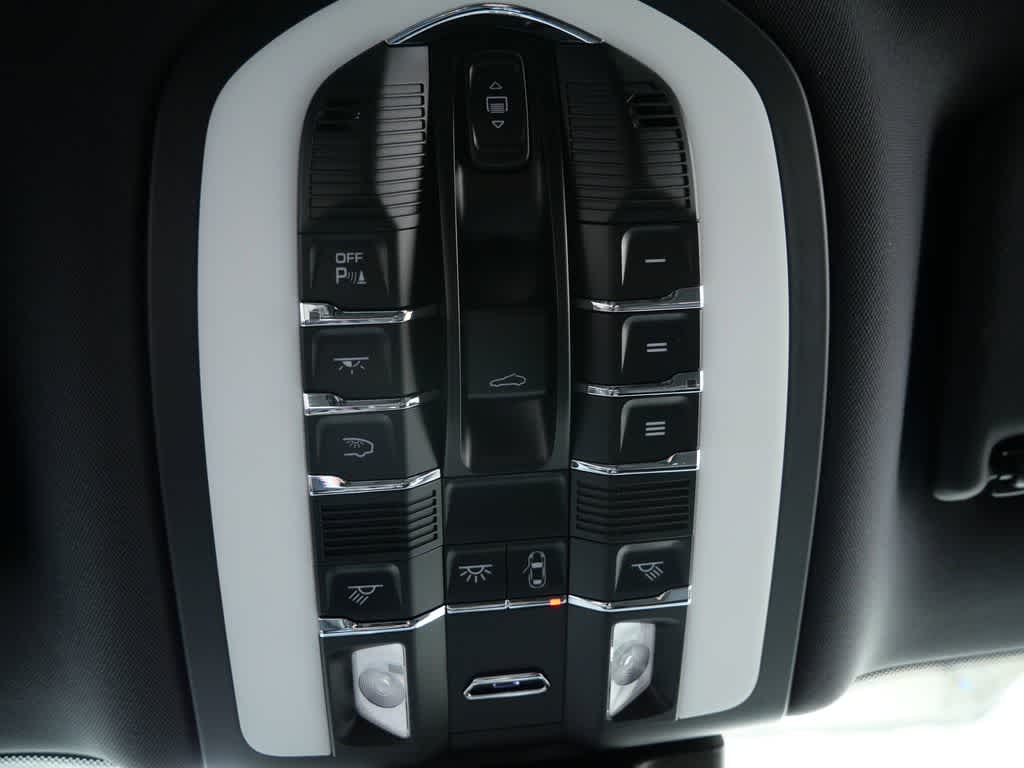 Thumbnail: 2023 Porsche Macan - 28