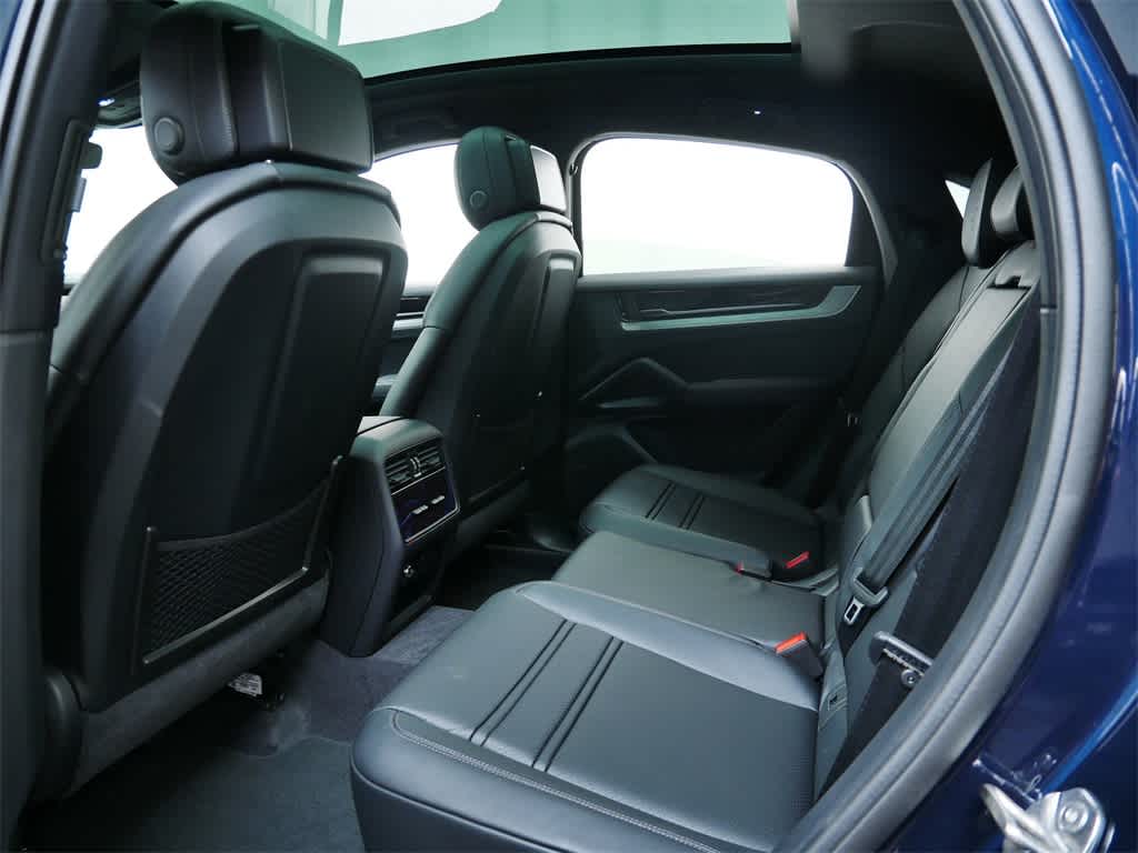 Thumbnail: 2026 Porsche Cayenne - 13