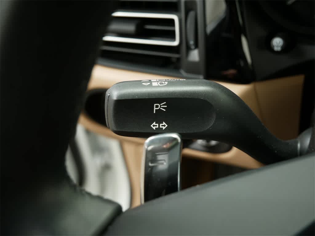 Thumbnail: 2025 Porsche Macan - 22