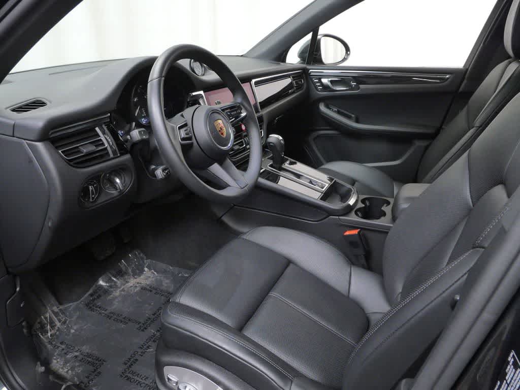 Thumbnail: 2025 Porsche Macan - 4